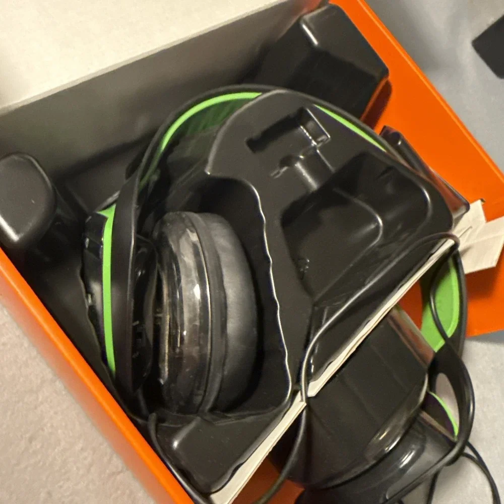Mad‎ Catz Tritton ARK 100 Amplifed Stereo RGB Wired Headset Xbox One Black/Green